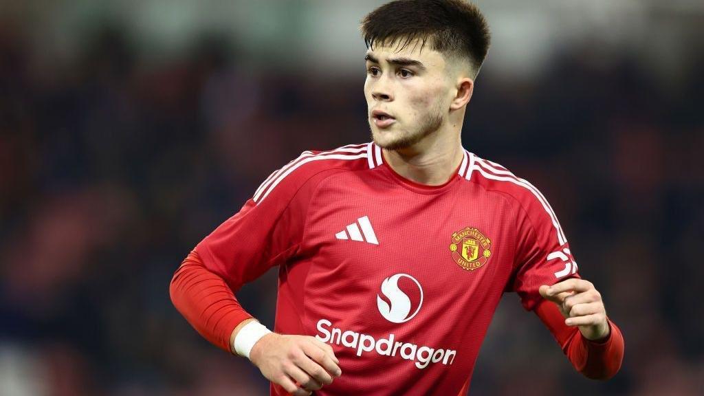 九游体育登录入口-罗马诺：曼联18岁后卫哈里-阿马斯将租借加盟诺维奇